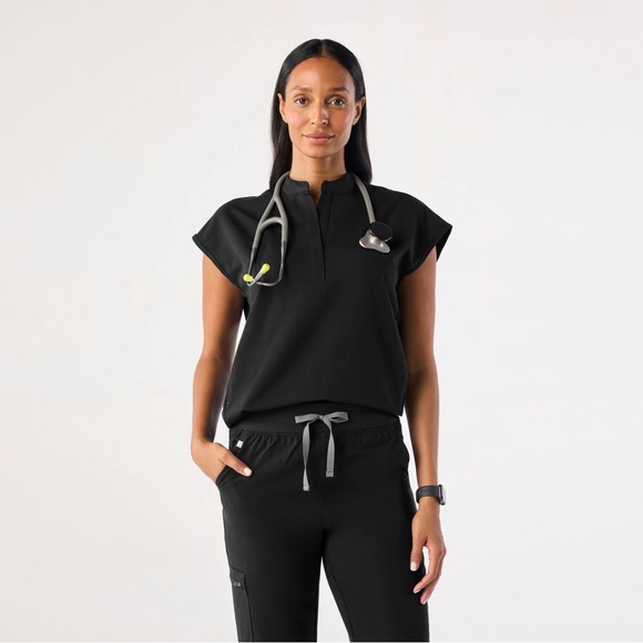 Figs Tops - FIGS black Rafaela Oversized Scrub Top size medium